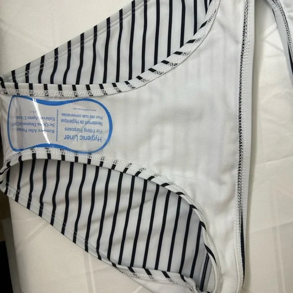 Vince Camuto  2 Pice White and Black Swimsuit  Stripe Bikini Size XS New - Picture 6 of 9